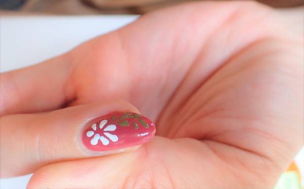 レトロフラワーネイルの簡単なやり方【マニキュアでセルフネイル】