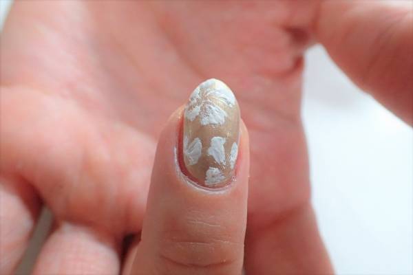 レトロモダンフラワーネイルの簡単なやり方【マニキュアでセルフネイル】
