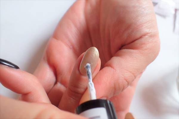 レトロモダンフラワーネイルの簡単なやり方【マニキュアでセルフネイル】