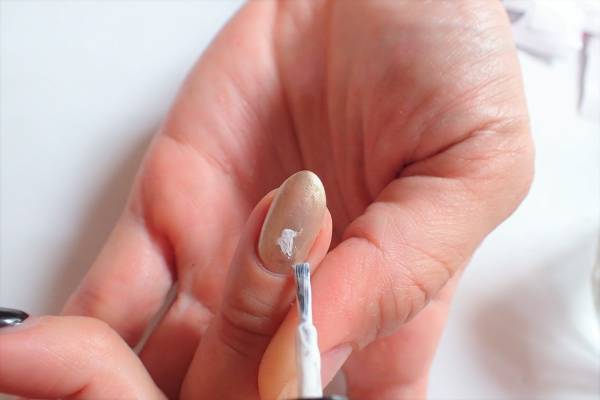 レトロモダンフラワーネイルの簡単なやり方【マニキュアでセルフネイル】