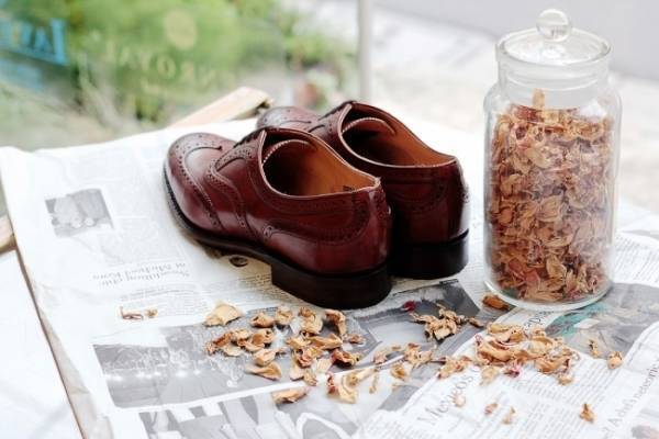 プロに教わる靴磨きワークショップを開催。プレゼント付き