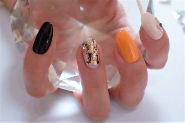 大理石ネイル（秋ver.）の簡単なやり方【マニキュアでセルフネイル】
