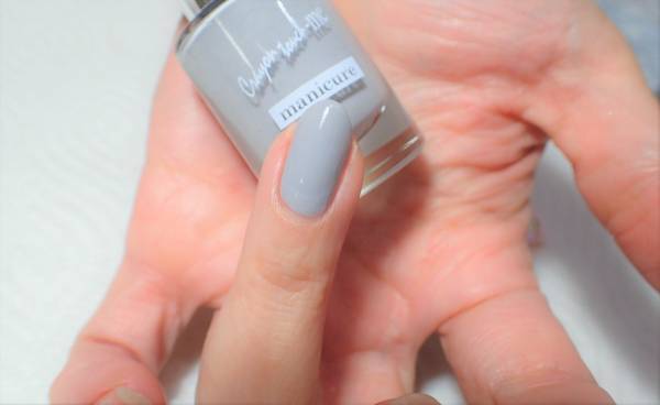 偏光パールネイルの簡単なやり方【マニキュアでセルフネイル】