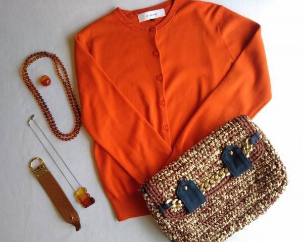 色のあるファッションで、女の人生を楽しみ尽くそう！