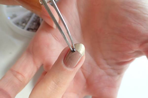 秋冬仕様。大人辛口ハーフフレンチの簡単なやり方【マニュキュアでセルフネイル】