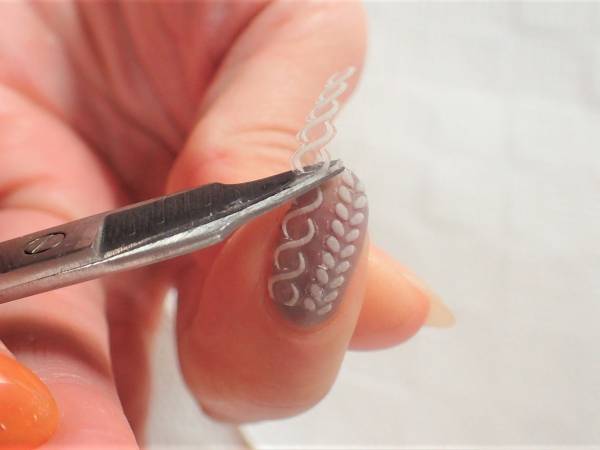 ニットネイルの簡単なやり方【マニキュアでセルフネイル】