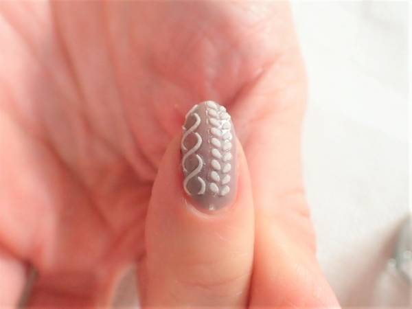 ニットネイルの簡単なやり方【マニキュアでセルフネイル】