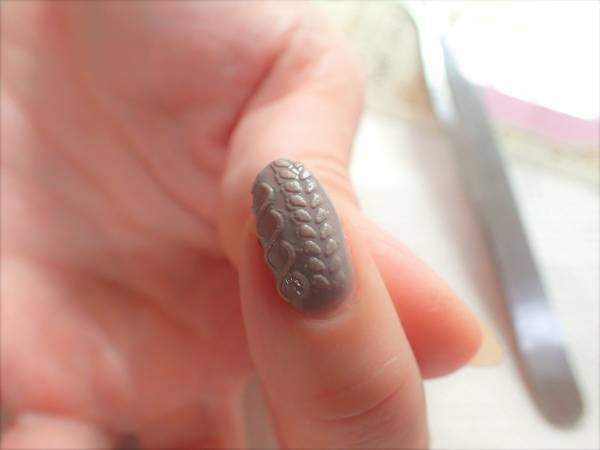 ニットネイルの簡単なやり方【マニキュアでセルフネイル】