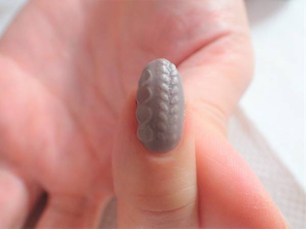 ニットネイルの簡単なやり方【マニキュアでセルフネイル】