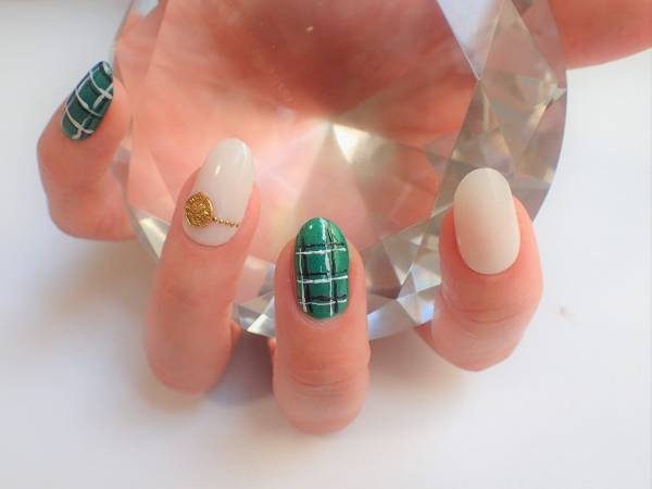 グラフチェックネイルの簡単なやり方【マニキュアでセルフネイル】