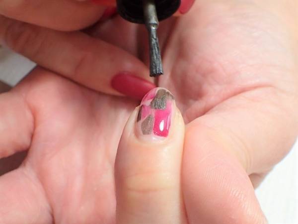 大人の塗りかけネイルの簡単なやり方【マニキュアでセルフネイル】