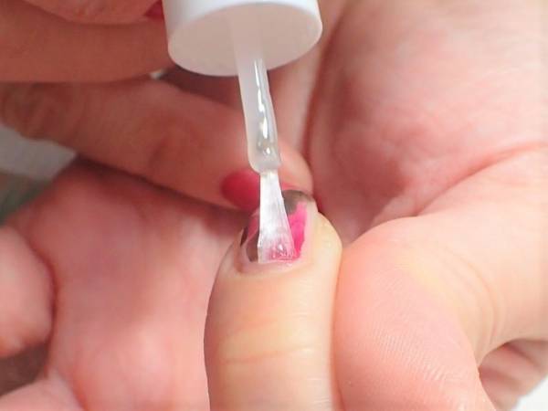大人の塗りかけネイルの簡単なやり方【マニキュアでセルフネイル】