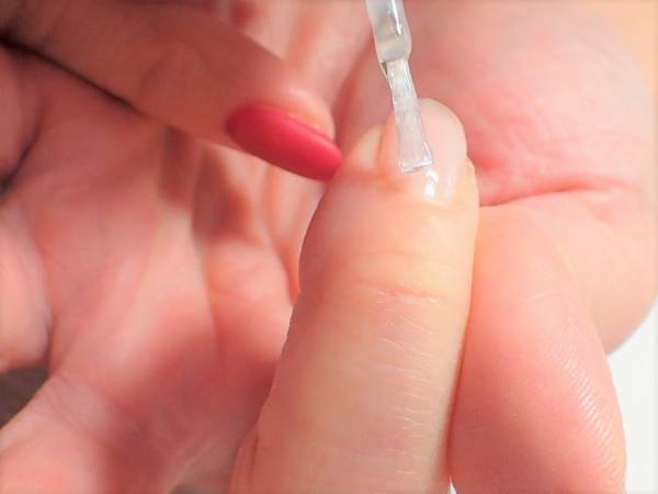 大人の塗りかけネイルの簡単なやり方【マニキュアでセルフネイル】