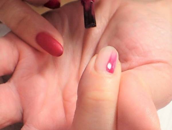 大人の塗りかけネイルの簡単なやり方【マニキュアでセルフネイル】