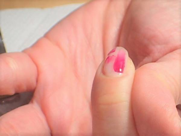 大人の塗りかけネイルの簡単なやり方【マニキュアでセルフネイル】