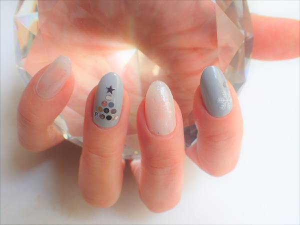 大人クリスマスネイルの簡単なやり方【マニキュアでセルフネイル】