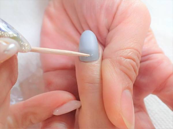 大人クリスマスネイルの簡単なやり方【マニキュアでセルフネイル】