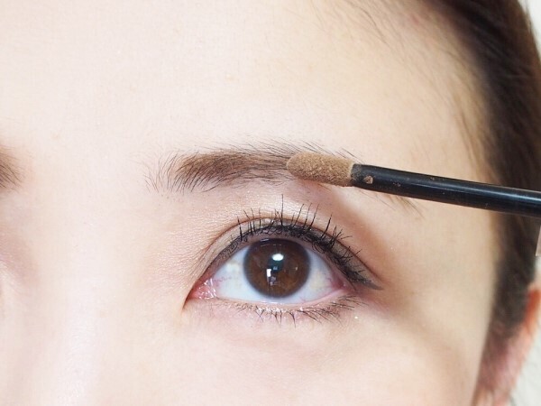 まずはリキッドで描き足す！　ふんわり眉メイクのやり方とコツ