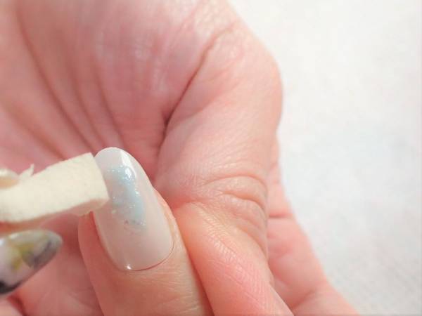 チークネイル（冬Ver.）の簡単なやり方【マニュキュアでセルフネイル】