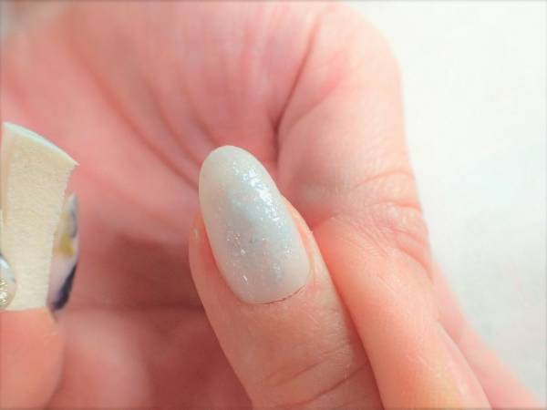 チークネイル（冬Ver.）の簡単なやり方【マニュキュアでセルフネイル】