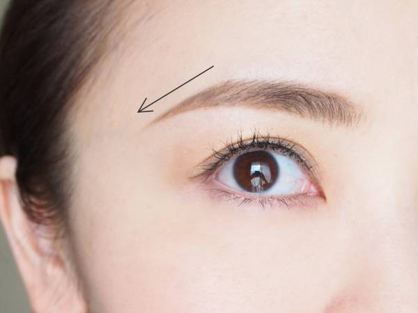 目幅の半分の細さで描く！　大人きれいに見せる眉メイクのやり方とコツ