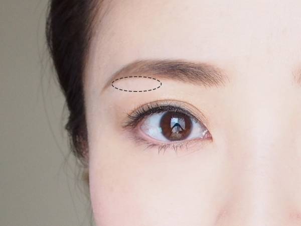 目幅の半分の細さで描く！　大人きれいに見せる眉メイクのやり方とコツ