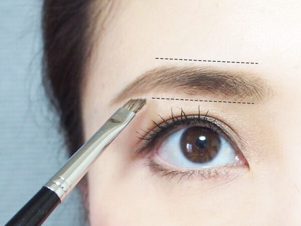 直線的で角度しっかり。知的に見せる眉メイクのやり方とコツ
