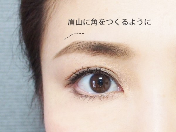 直線的で角度しっかり。知的に見せる眉メイクのやり方とコツ