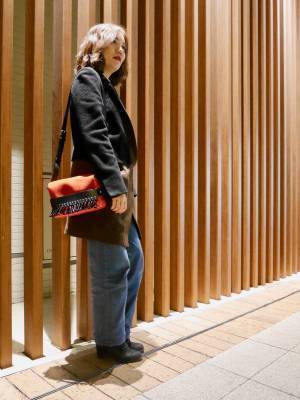 【おしゃれびとスナップ＃27】エッジの効いたバッグで、冬の装いをカラフルに