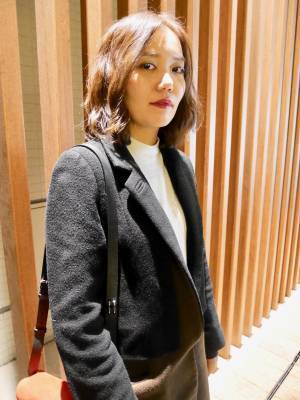 【おしゃれびとスナップ＃27】エッジの効いたバッグで、冬の装いをカラフルに