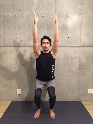 きれいな背中とお腹になる、椅子のポーズ【＃３分MASAYOGA 第４回】