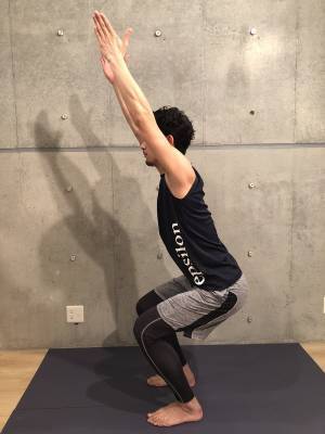 きれいな背中とお腹になる、椅子のポーズ【＃３分MASAYOGA 第４回】