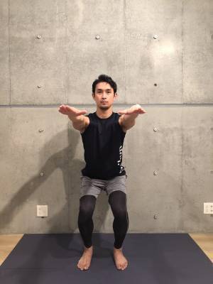 きれいな背中とお腹になる、椅子のポーズ【＃３分MASAYOGA 第４回】