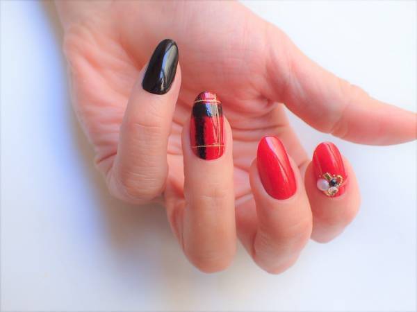 女度を上げる赤チェックネイルのやり方【マニキュアでセルフネイル】