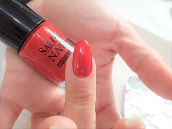 女度を上げる赤チェックネイルのやり方【マニキュアでセルフネイル】