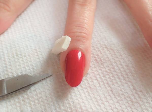 女度を上げる赤チェックネイルのやり方【マニキュアでセルフネイル】