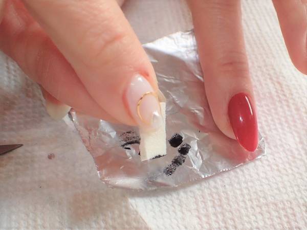 女度を上げる赤チェックネイルのやり方【マニキュアでセルフネイル】