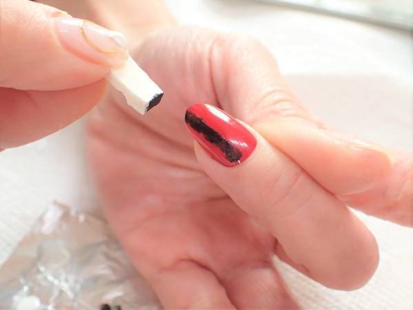 女度を上げる赤チェックネイルのやり方【マニキュアでセルフネイル】