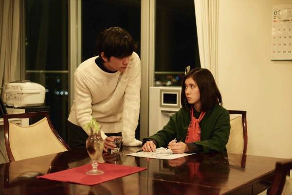 不器用なヒロインに共感！　脳内片思いVS.リアル恋愛を描く『勝手にふるえてろ』- 古川ケイの「映画は、微笑む。」#32