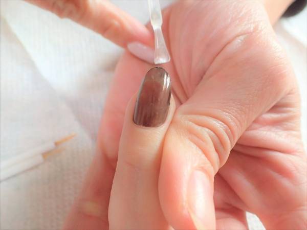 北欧風ネイルの簡単なやり方【マニキュアでセルフネイル】