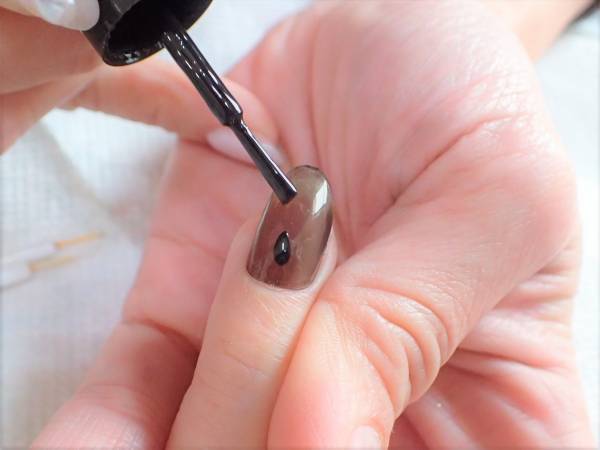 北欧風ネイルの簡単なやり方【マニキュアでセルフネイル】