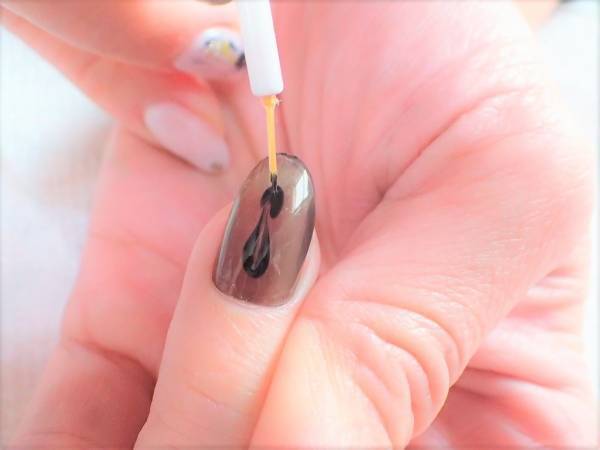 北欧風ネイルの簡単なやり方【マニキュアでセルフネイル】