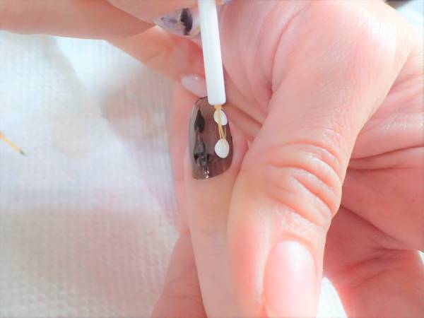 北欧風ネイルの簡単なやり方【マニキュアでセルフネイル】