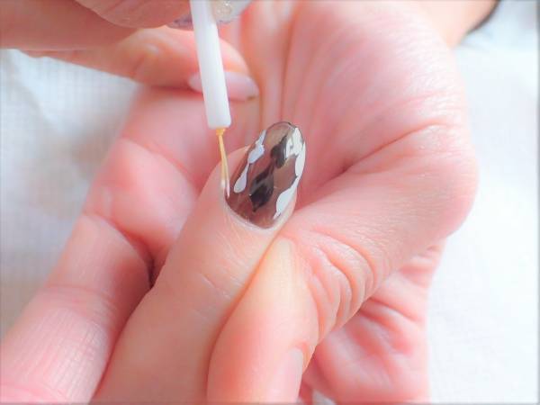 北欧風ネイルの簡単なやり方【マニキュアでセルフネイル】