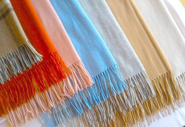 極寒でも優しげな雰囲気をプラス。カシミアストールで楽しむ冬の防寒コーデ