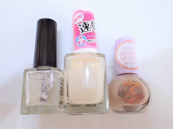 パーツを縦に並べるだけ。オフィス映えネイルの簡単なやり方【マニキュアでセルフネイル】