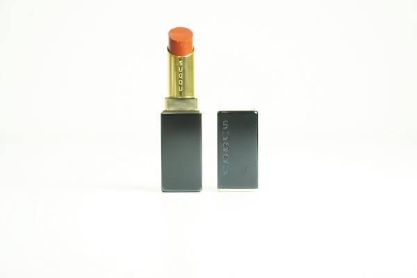 あなたを美しく魅せる「色」を見つける――流行にとらわれない大人のコスメ術