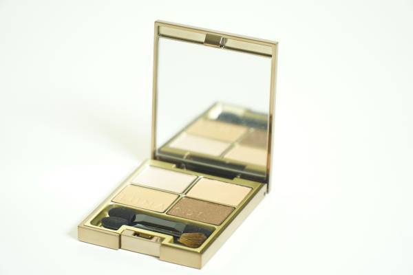 あなたを美しく魅せる「色」を見つける――流行にとらわれない大人のコスメ術