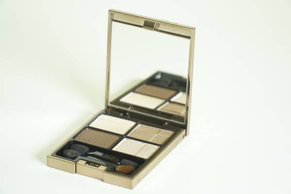 あなたを美しく魅せる「色」を見つける――流行にとらわれない大人のコスメ術