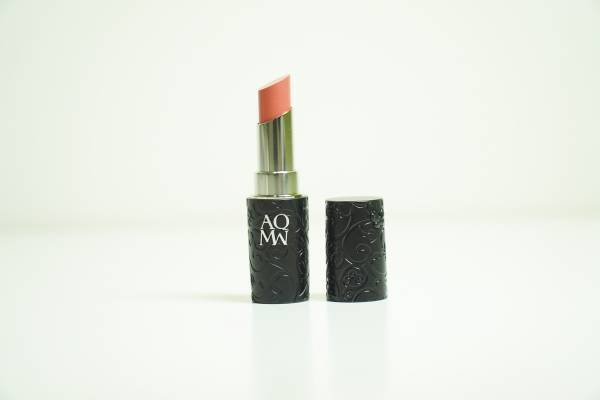 あなたを美しく魅せる「色」を見つける――流行にとらわれない大人のコスメ術